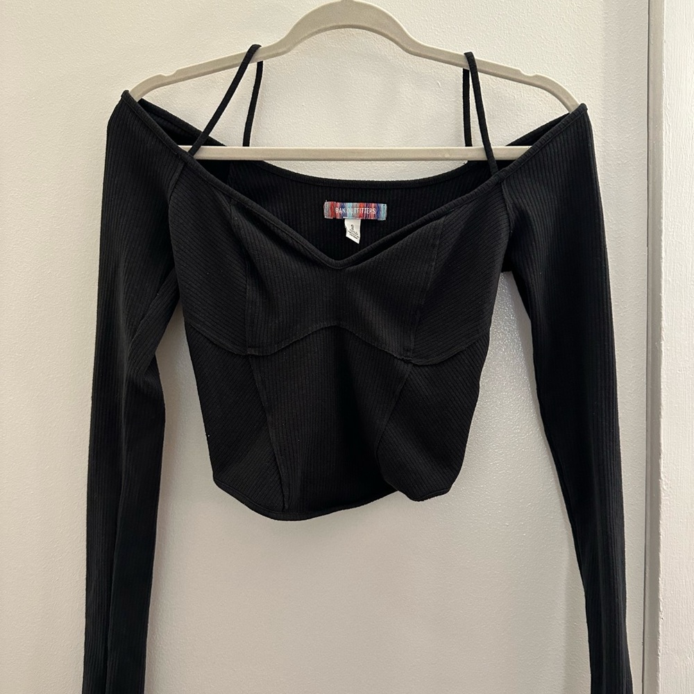 Off-the-Shoulder Going Out Top